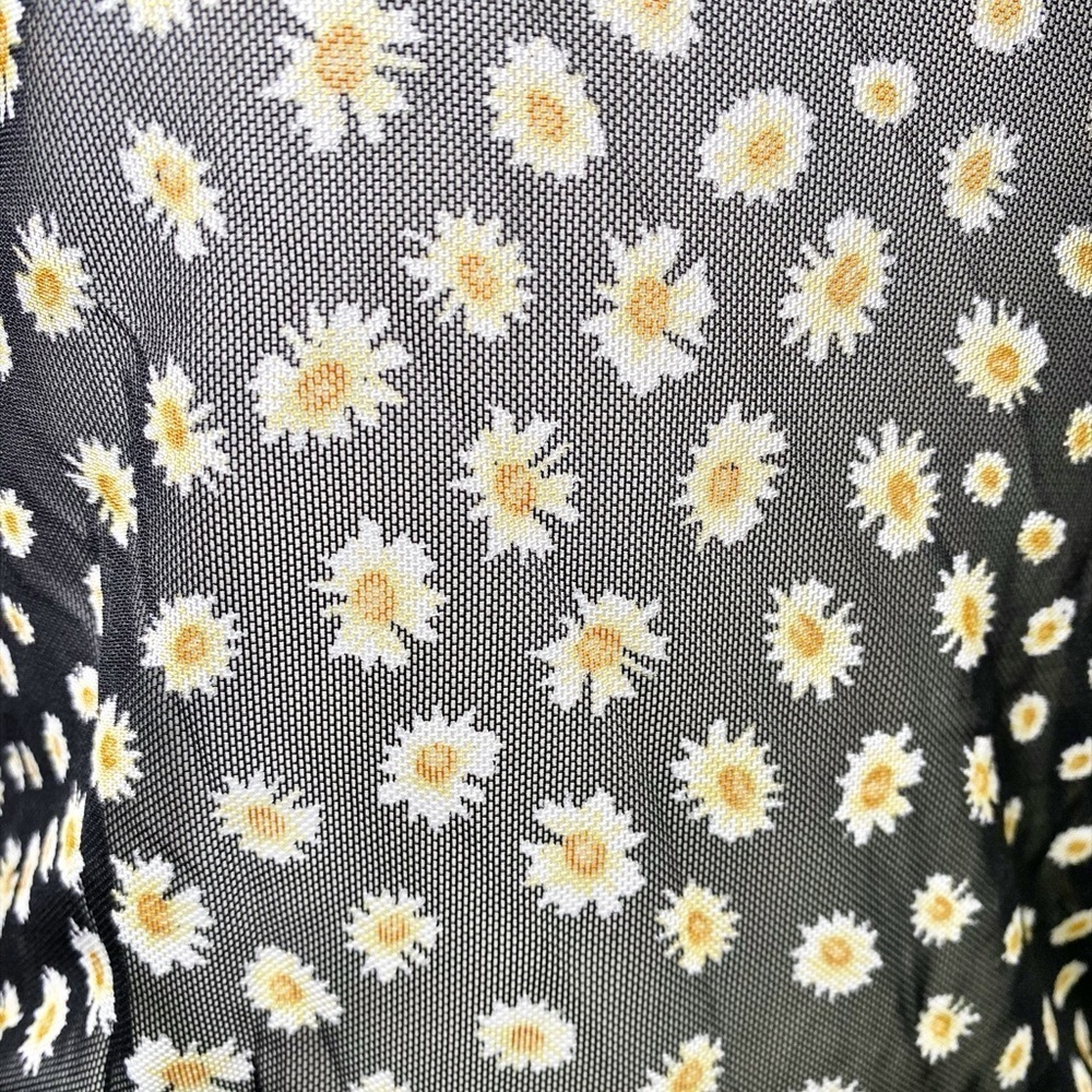 Gaze Knit Mesh Daisy Long Sleeve Crop Top - Picture 12 of 12